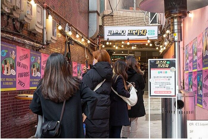 코스모 프라자 포스터&팝업 현장