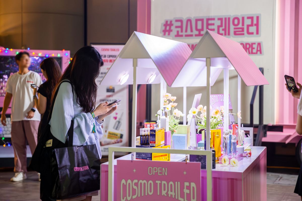 일산 킨텍스에서 열린 해브어나이스트립의 코스모 트레일러 현장