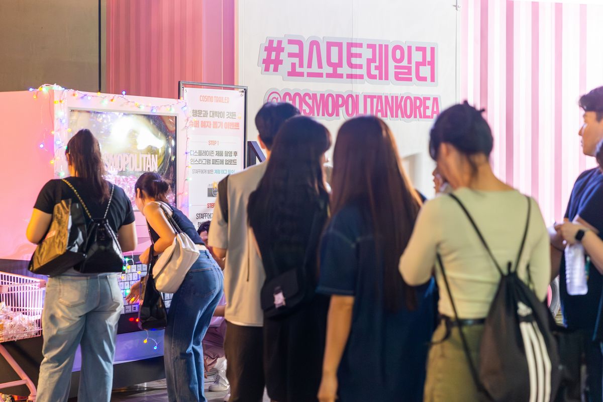 일산 킨텍스에서 열린 해브어나이스트립의 코스모 트레일러 현장