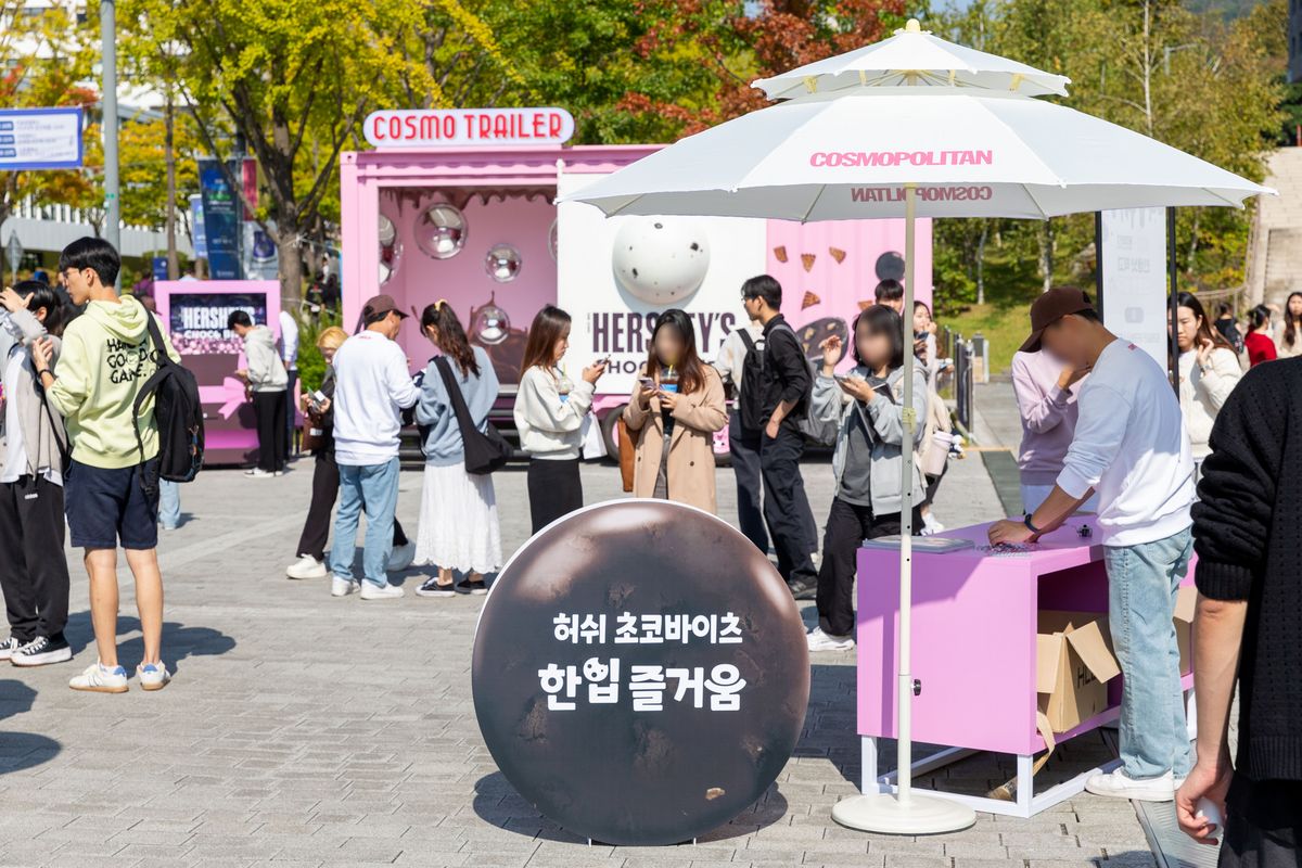 연세대, 성신여대의 코스모 트레일러 현장