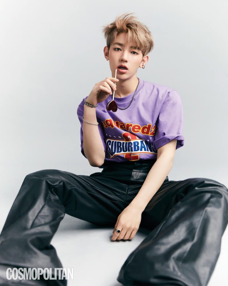 티셔츠 디스퀘어드2. 레더 팬츠 릭오웬스. 이어 커프 포트레이트 리포트. 목걸이, 팔찌 모두 크롬하츠. 반지 트렌카디즘.