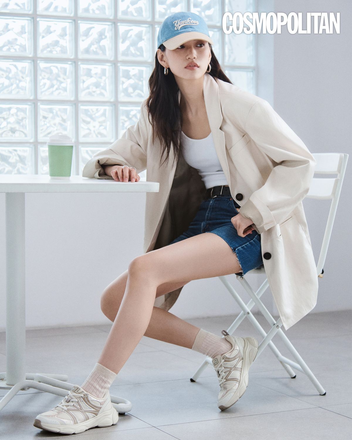 컬시브 데님 배색 볼캡, 팀 로고를 형상화한 다이나믹한 패턴 그래픽과 스포티브 메쉬를 믹스 매치한 에이스러너는 모두 MLB.