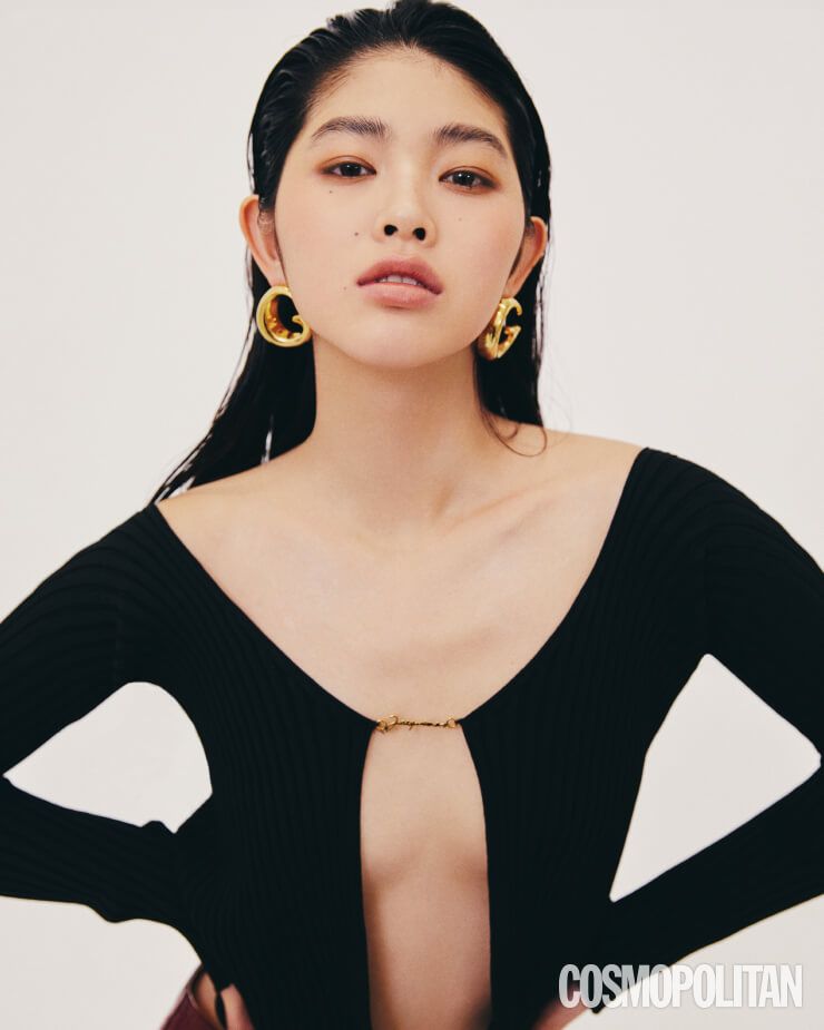 카디건 가격미정 자크뮈스. 스커트 6백90만원, 귀고리 1백9만원 모두 구찌.