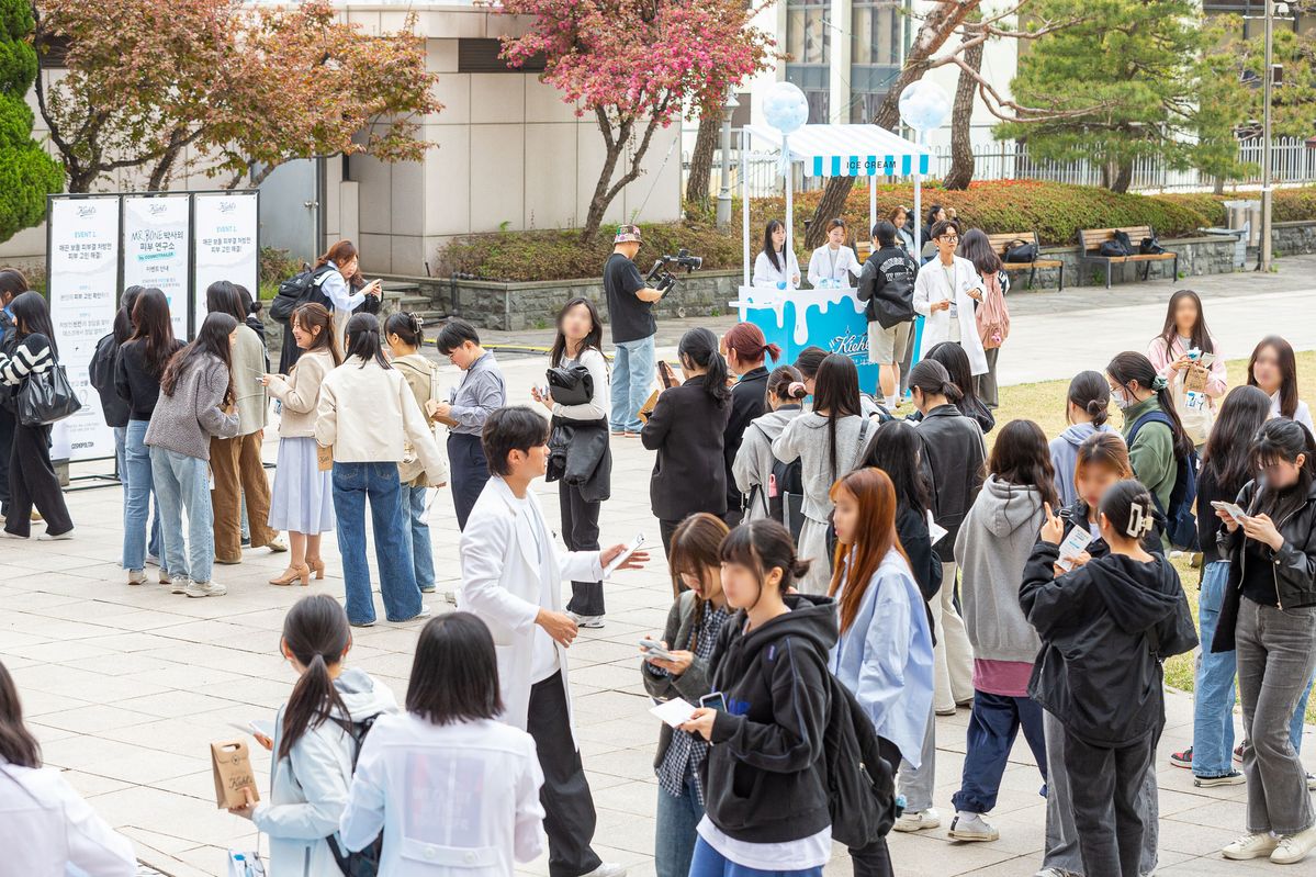 성신여대의 코스모 트레일러 현장