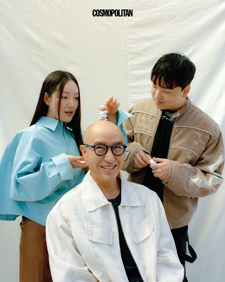 (홍주은)크롭트 셔츠, 스커트 모두 YCH. (홍석천)재킷, 이너 톱 모두 Andersson Bell. (홍영천)재킷, 이너 톱 모두 Adererror. 팬츠 본인 소장품.