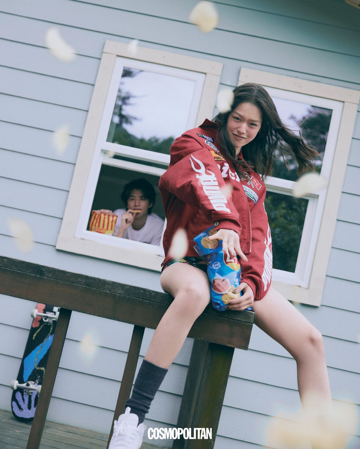 (이안)티셔츠 5만8천원 Odd socks. (성민)레이싱 재킷 34만9천원 Puma x Dickies. 보디슈트 가격미정 Weekend Max mara. 스니커즈 14만9천원 Nike. 양말 에디터 소장품.