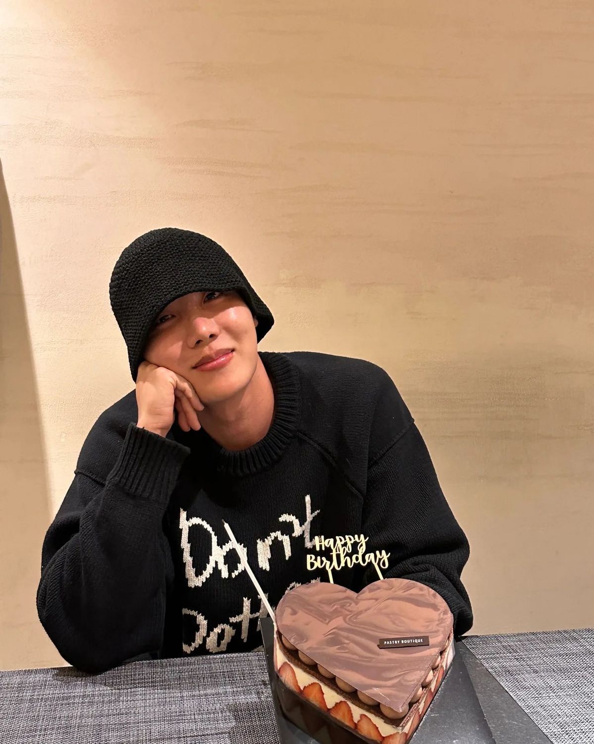 제이홉 인스타그램 @uarmyhope