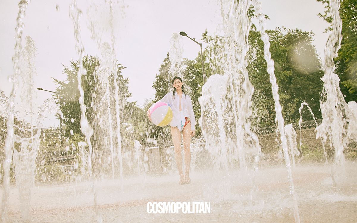 셔츠 가격미정 Jacquemus. 브리프 8만2천원 Delightpool. 뮬 가격미정 Givenchy.