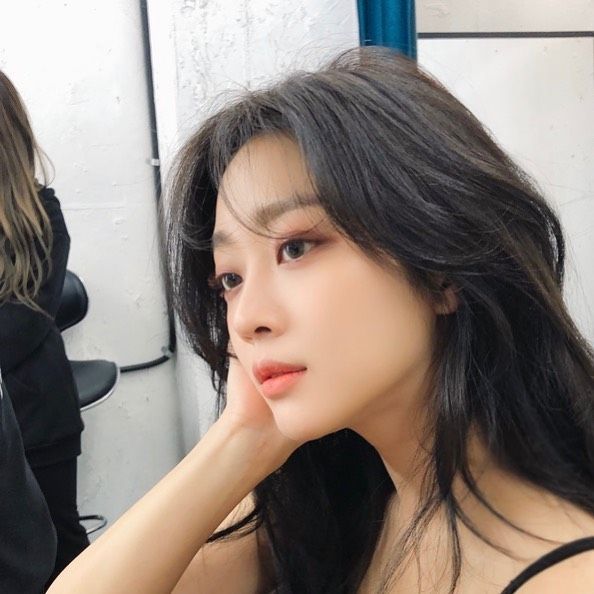 인스타그램 @xxadoraa