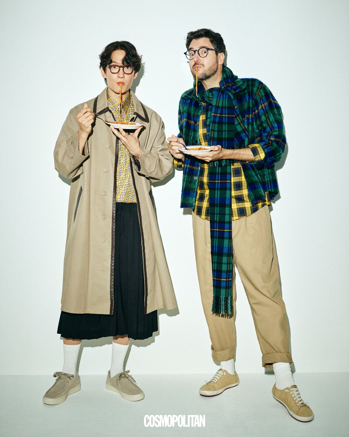 (박성우)트렌치코트, 셔츠, 플리츠 버뮤다팬츠모두 Fendi. 슈즈 Rockport. 양말 스타일리스트 소장품. 안경 본인 소장품. (파브리)재킷, 머플러 모두 Adererror. 셔츠, 팬츠, 양말 스타일리스트 소장품. 안경, 슈즈 본인 소장품.