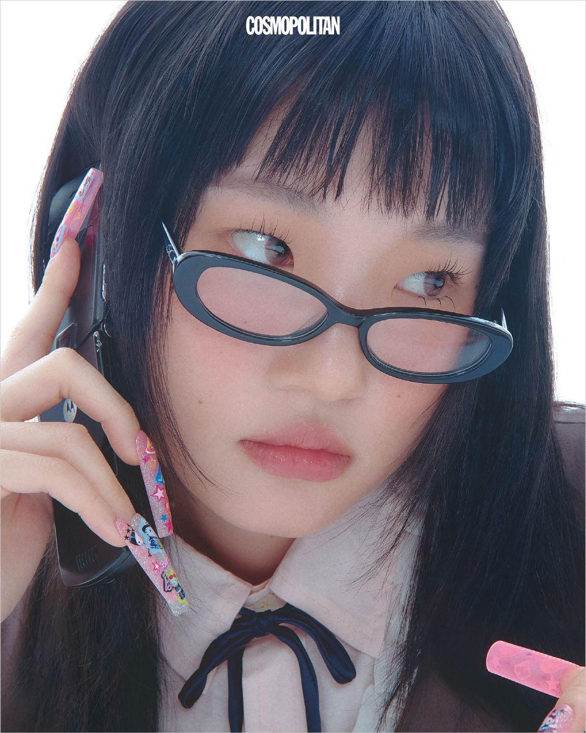 베스트 16만4천원, 셔츠 12만8천원 모두 Shakiri. 스트링 타이 3만2천원 Buhee. 안경 9만원 2000Archives.