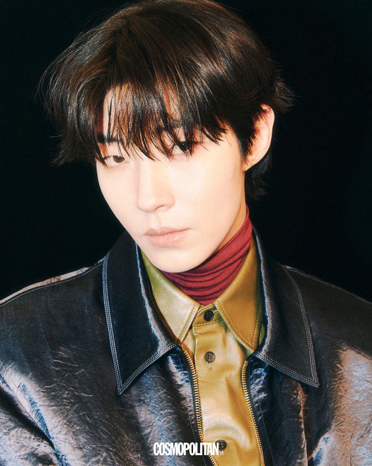 레더 재킷 Recto. 레더 셔츠 Ferragamo. 터틀넥 스타일리스트 소장품.