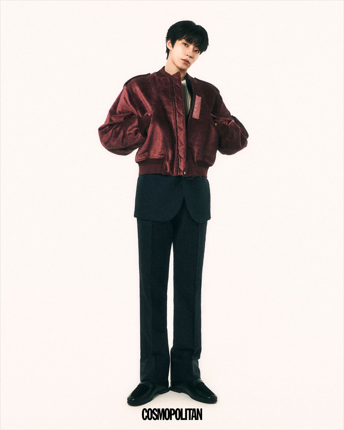 재킷, 슈트 셋업, 이너 톱, 로퍼 모두 Givenchy. 