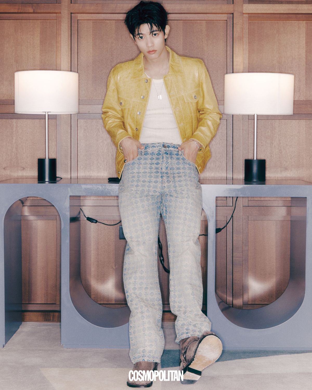  레더 재킷 Lemeteque. 데님 팬츠 Amiri by G.Street 494 Homme. 목걸이, 팔찌, 반지 모두 Tom Wood. 바이커 부츠 Loewe. 
