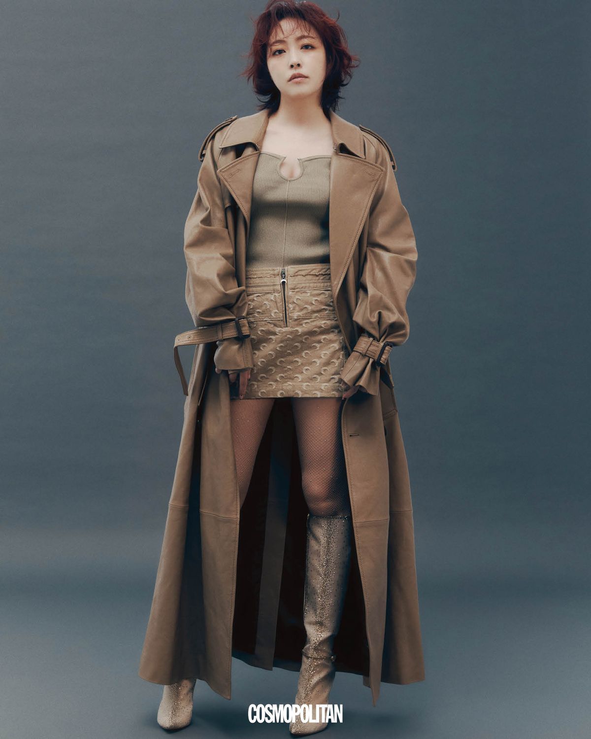 레더 트렌치코트 Coach. 튜브톱 H&M. 데님 미니스커트 Marine Serre. 스팽글 부츠 Gianvito Rossi. 스타킹 스타일리스트 소장품.