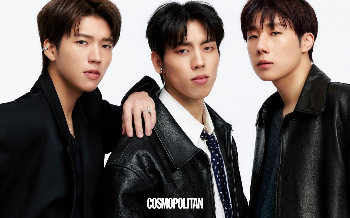 (남우현)재킷 Recto. 슬리브리스 톱 Loewe. 이어 커프 Tee Ring Jay. 반지 스타일리스트 소장품. (장동우)레더 재킷 Recto. 셔츠, 타이, 이어 커프 스타일리스트 소장품.(김성규)레더 코트 Heonkim. 니트 베스트 Juun. J.