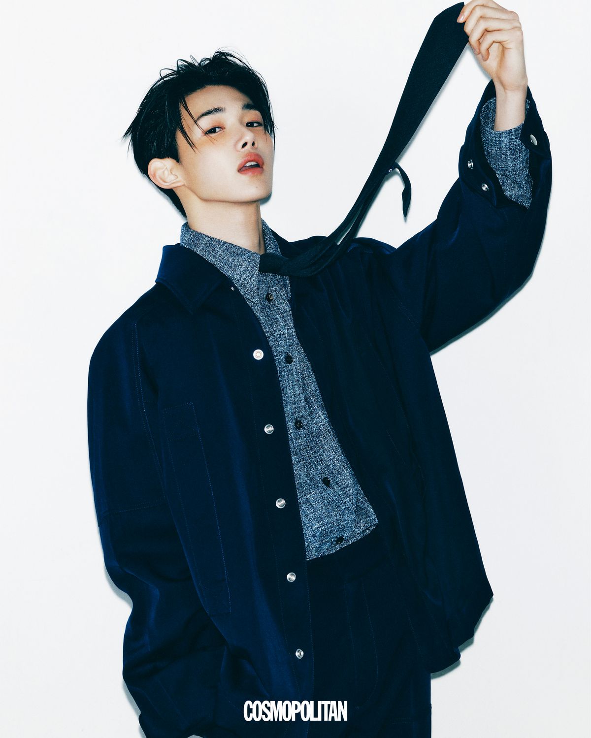 조가 입은 재킷, 셔츠, 팬츠 모두 Bottega Veneta. 타이 스타일리스트 소장품.