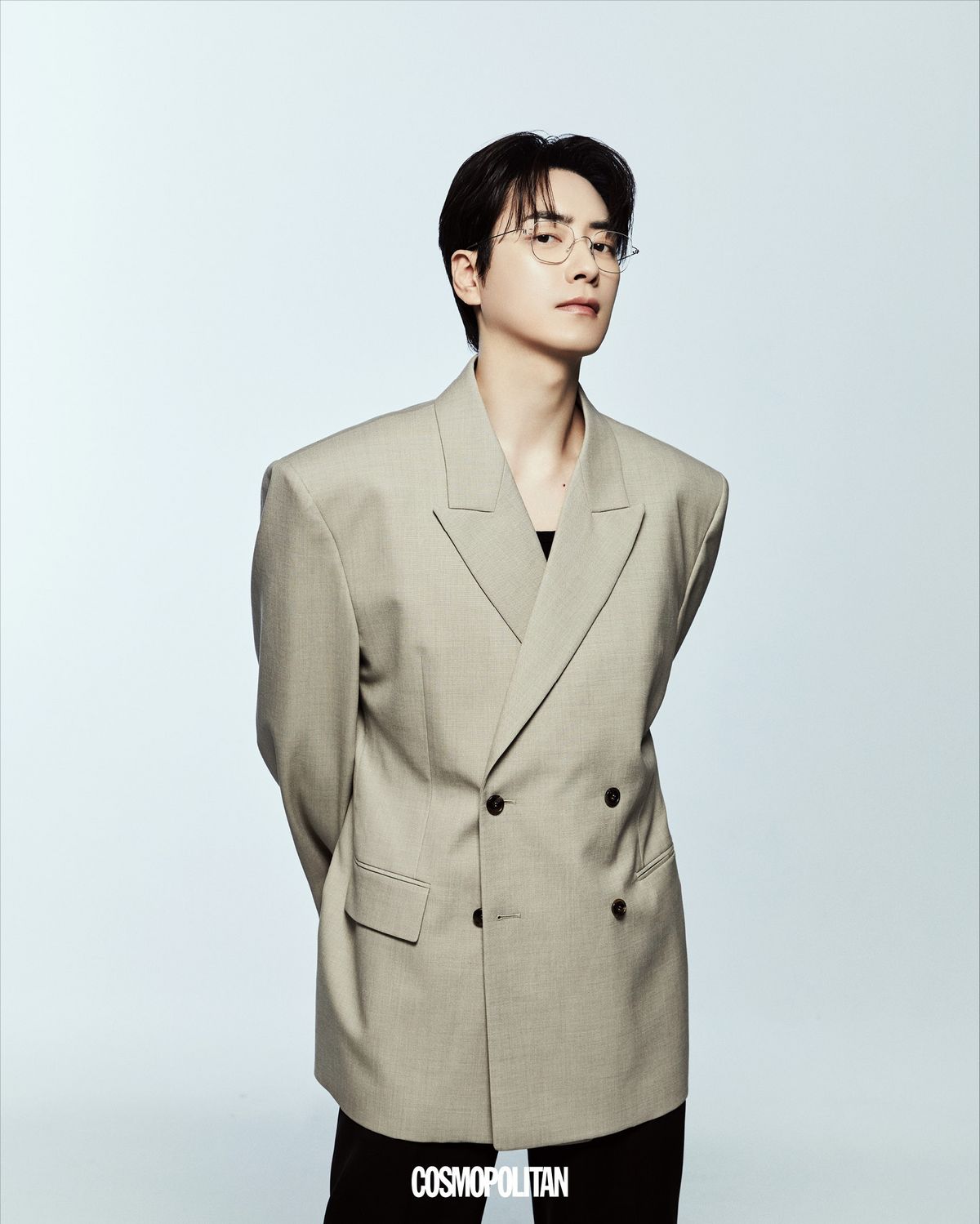 에어 티타늄 림 에밀 안경 가격미정 Lindberg. 재킷 Recto. 이너 톱, 팬츠 스타일리스트 소장품.