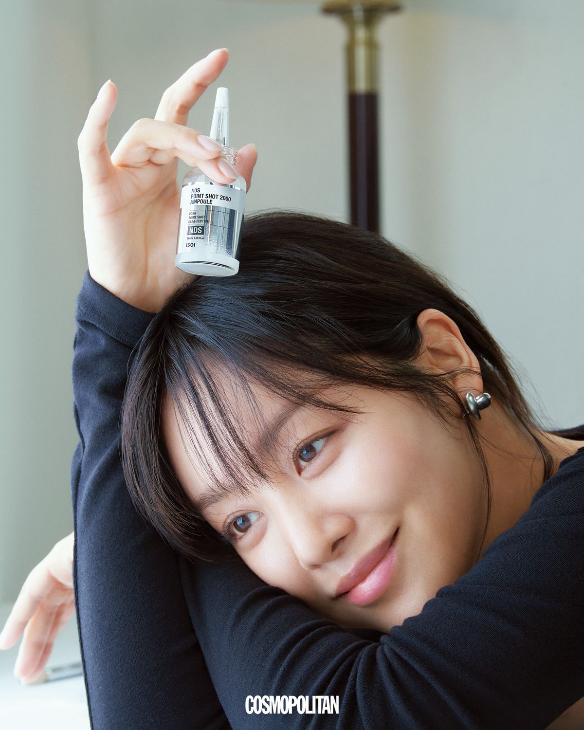 드레스 15만8천원 Kijun. 귀고리 13만4천원 Mzuu.