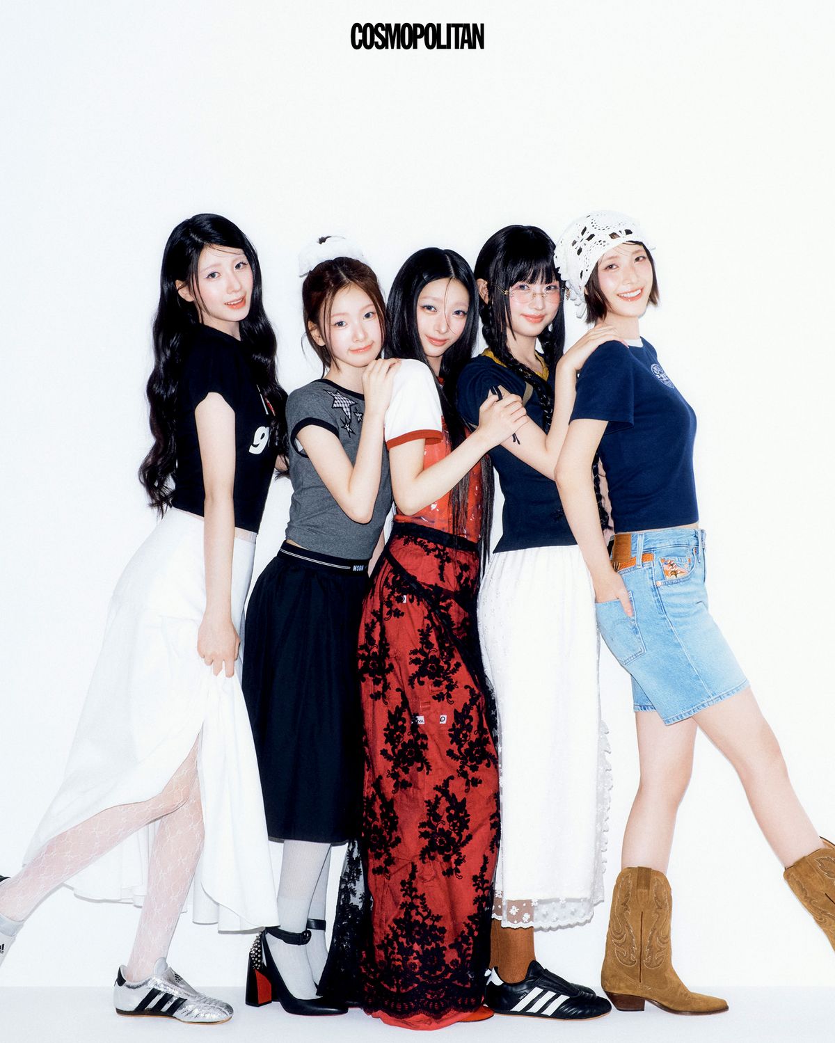(왼쪽부터, 서진)티셔츠 Asif Calie. 스커트 Juun.J. 슈즈 Adidas. 레이스 스타킹 스타일리스트 소장품. (이유)티셔츠 Coyseio. 스커트 Msgm. 슈즈 Christian Louboutin. 스타킹, 스크런치 스타일리스트 소장품. (혜린)티셔츠 Levi’s. 레이어드 시스루 스커트 Juun.J. 슈즈 Repetto. 레이어드 톱, 팬츠 스타일리스트 소장품. (서희)티셔츠 Sunlove. 스커트 Johnny Hates Jazz. 슈즈 Adidas. 안경 Gentle Monster. 양말 스타일리스트 소장품. (비비)티셔츠, 데님 쇼츠 모두 Levi’s. 반다나 H&M. 웨스턴 부츠 Isabel Marant.