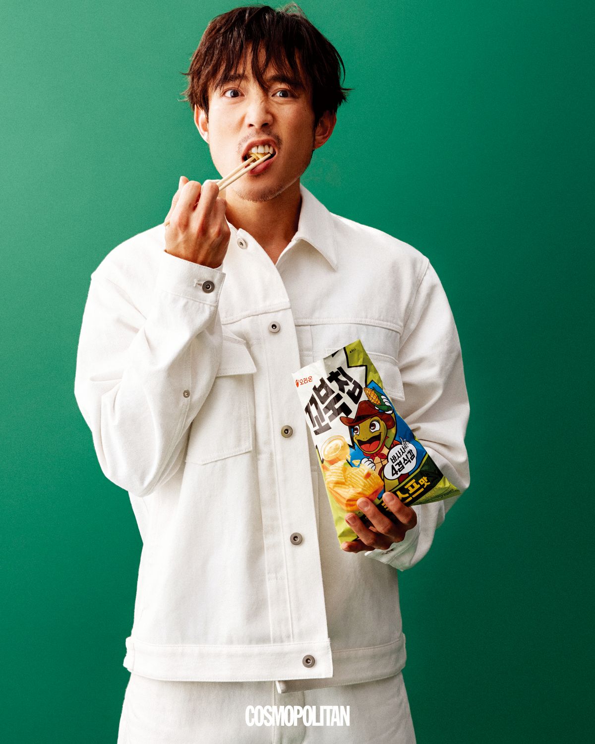 데님 재킷, 데님 쇼츠 모두 Jil Sander.