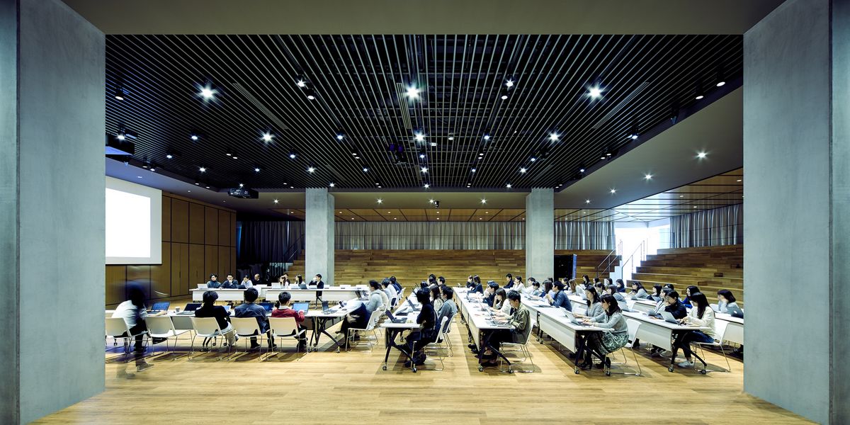약 1500명의 인원 수용 가능한 대강당
