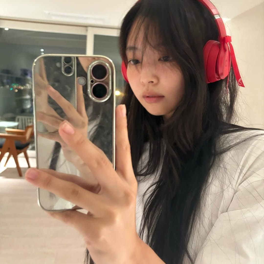 비츠 바이 드레 헤드폰을 착용한 제니 @jennierubyjane