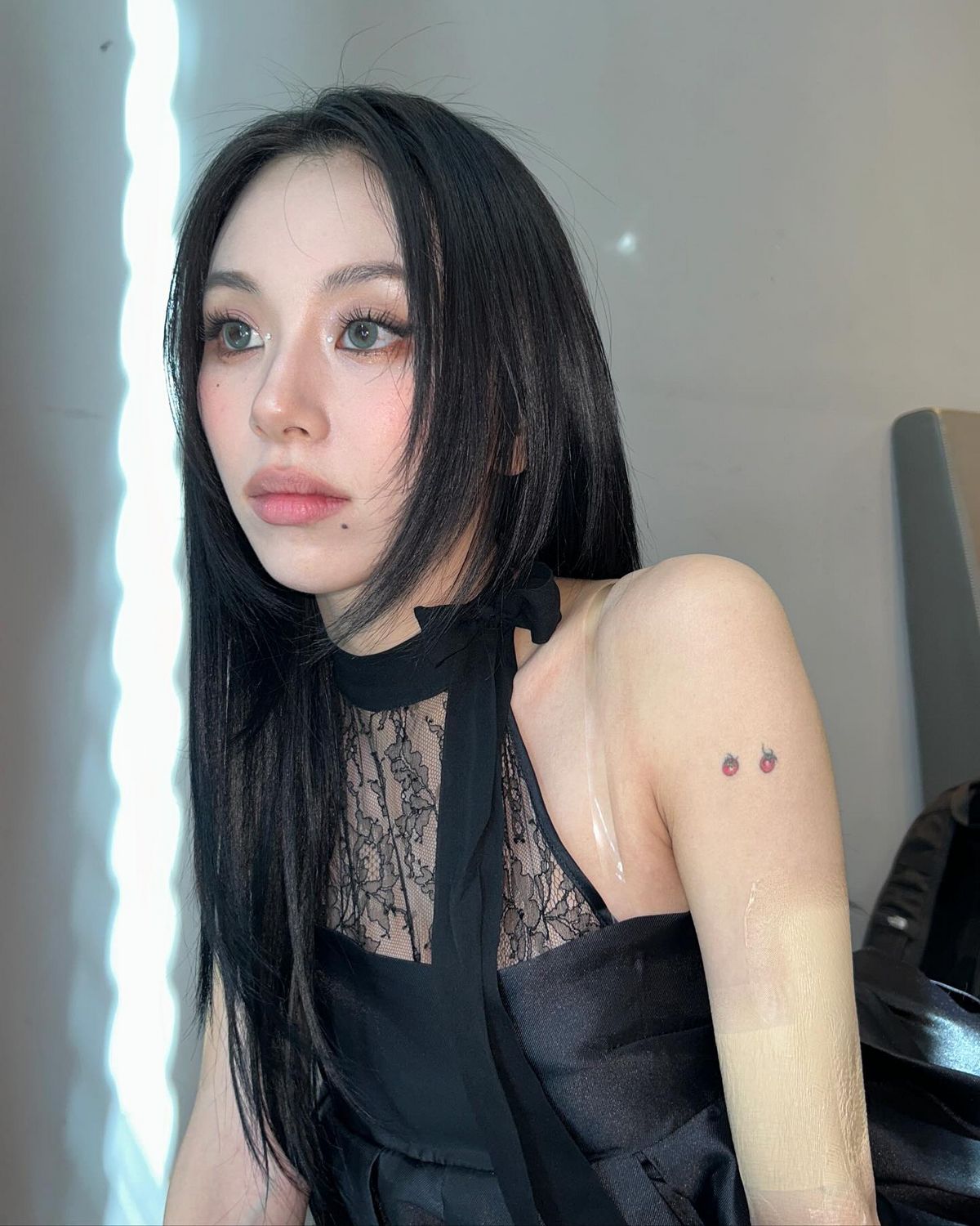 매트 누드 립을 소화한 채영 인스타그램 @chaeyo.0