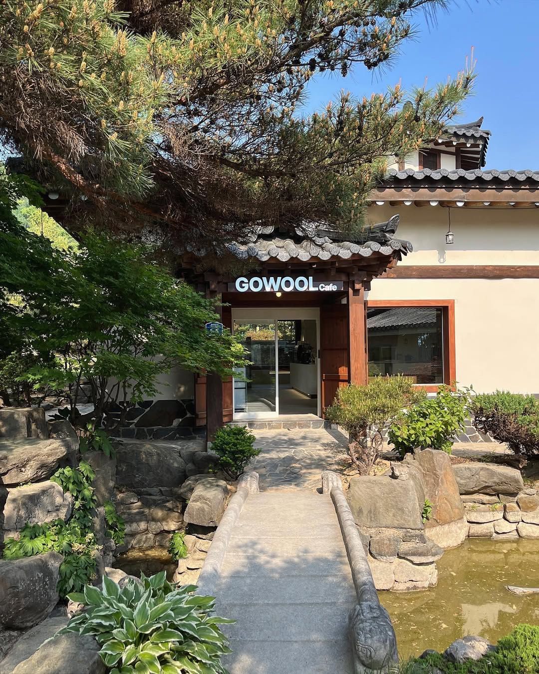  고즈넉한 분위기 속에서 가족과 함께 시간을 보낼 수 있는 카페 고울. 인스타그램 @gowool_cafe