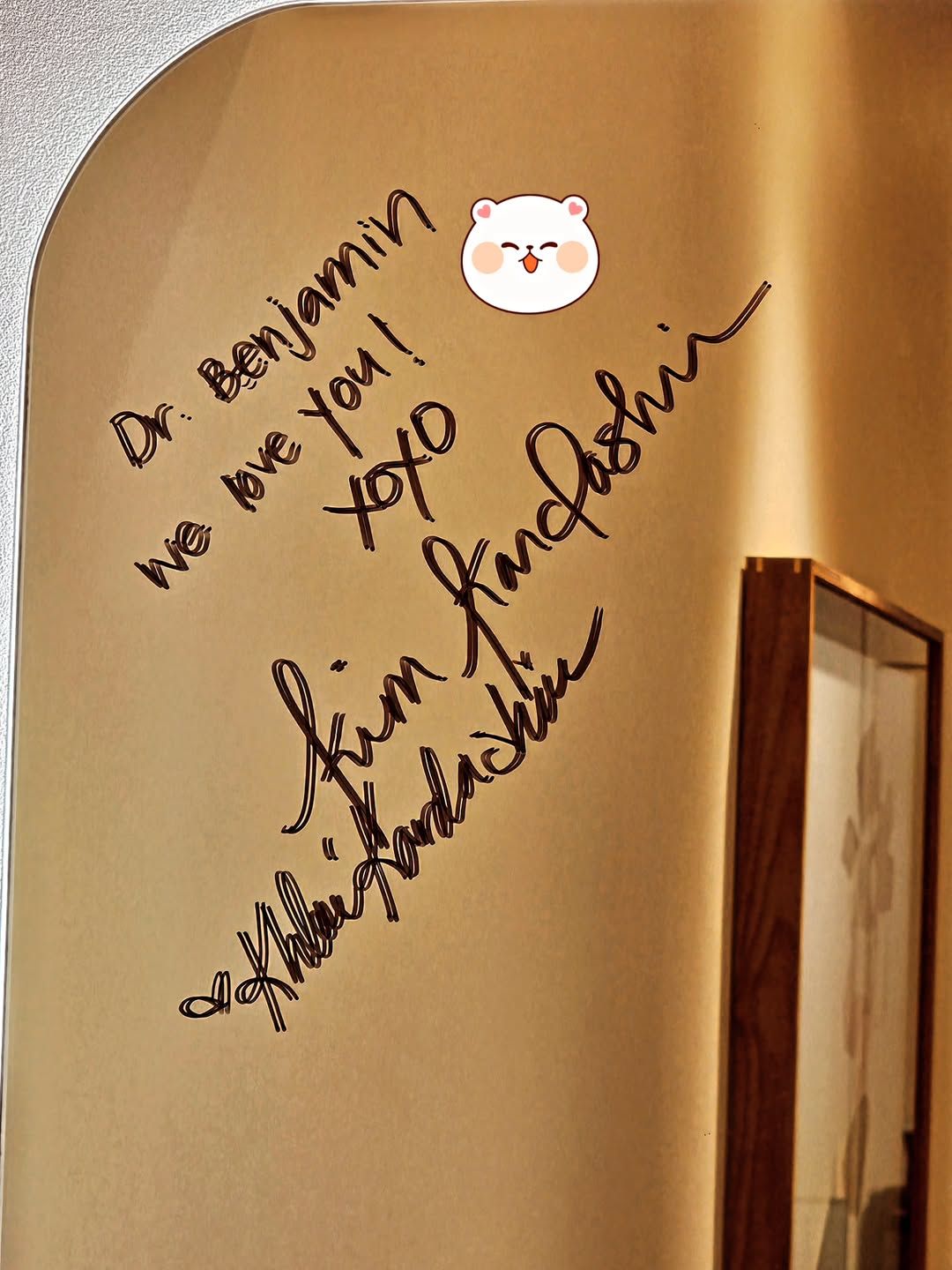 킴 카다시안 K - 뷰티 @kimkardashian