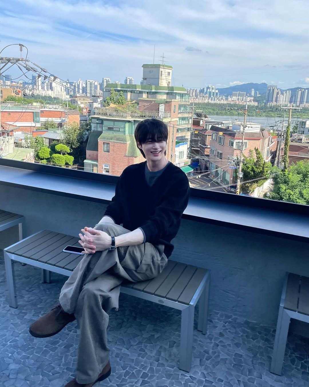 가을 패션의 정석 변우석. 인스타그램 @byeonwooseok