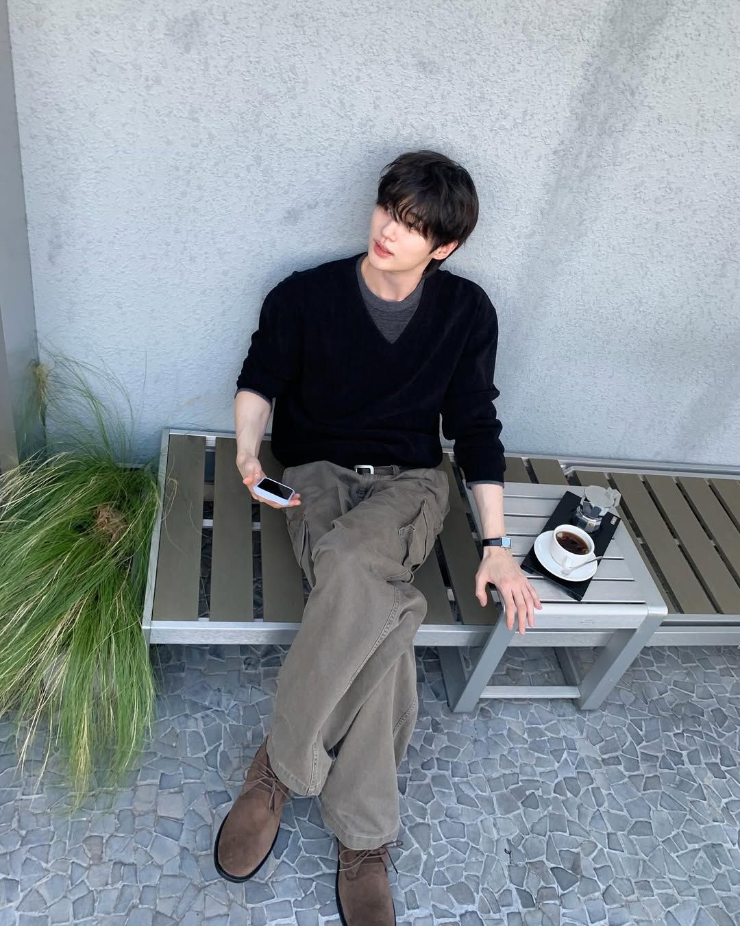 가을 패션의 정석 변우석. 인스타그램 @byeonwooseok