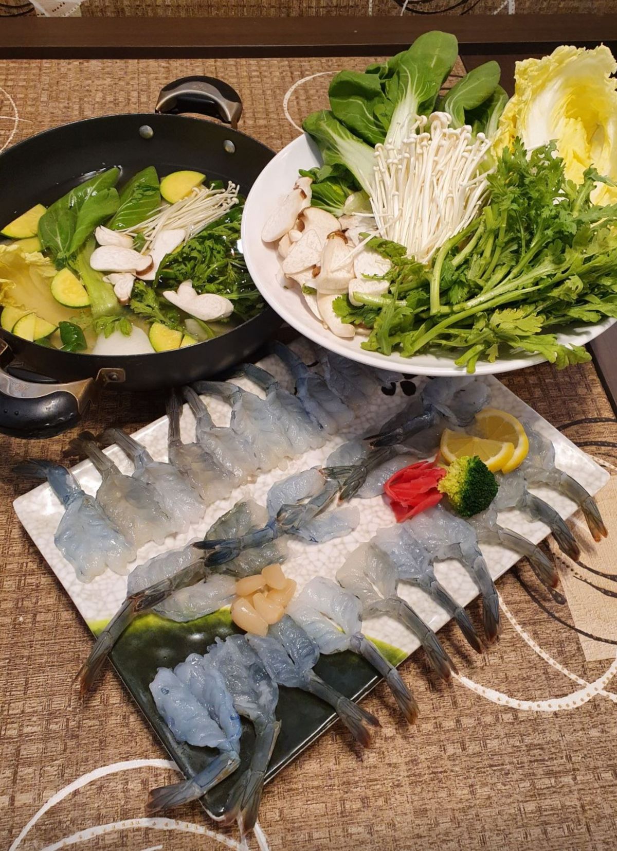 먹음직스러운 싱싱한 새우. 네이버지도 365활새우 창우수산 업체 사진