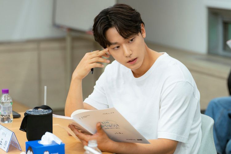 그랜드 갤럭시 호텔 이도현 | 출처 넷플릭스