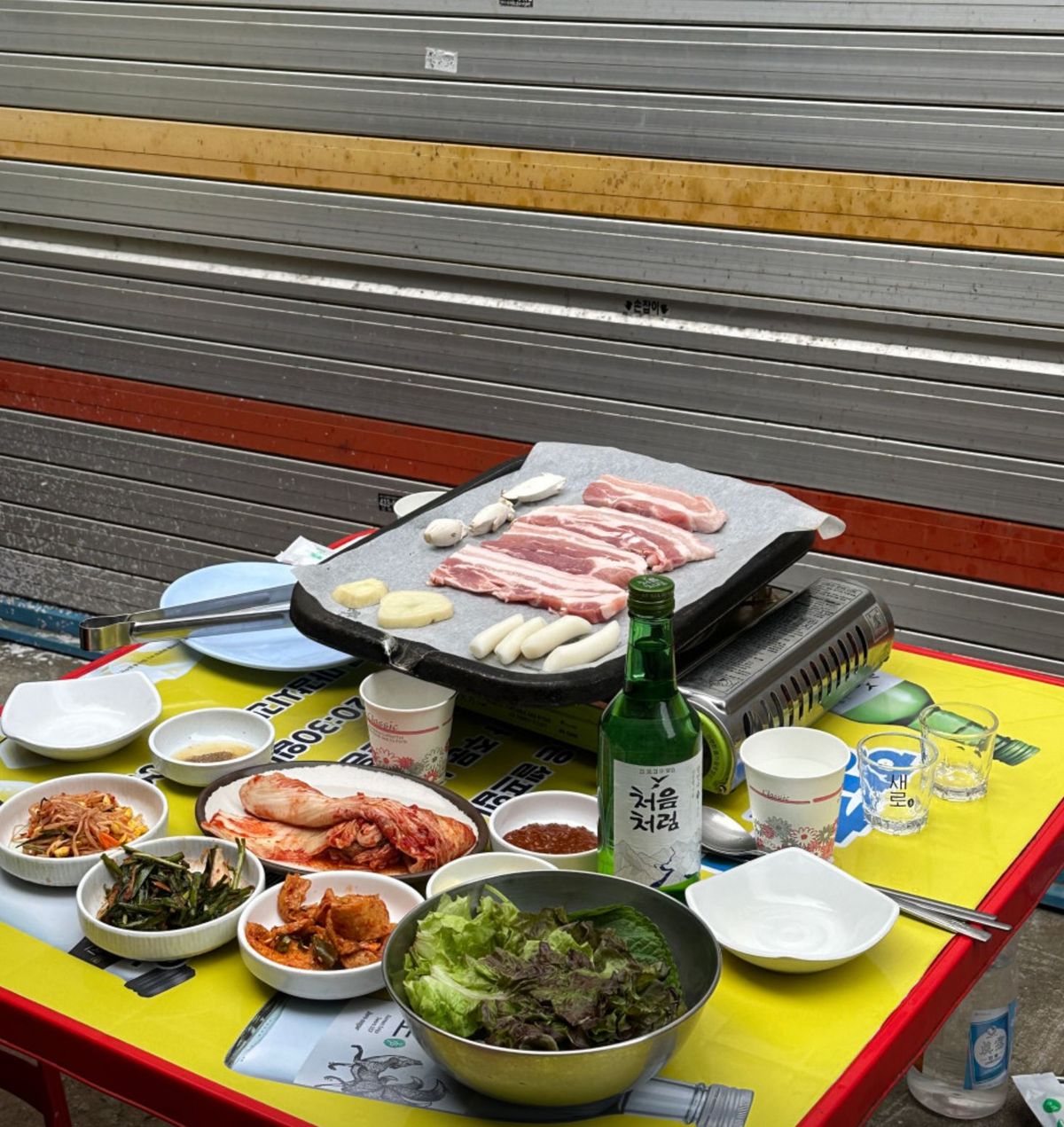 야장에서 먹을 수 있는 삼겹살. 네이버지도 향촌식당 업체 사진