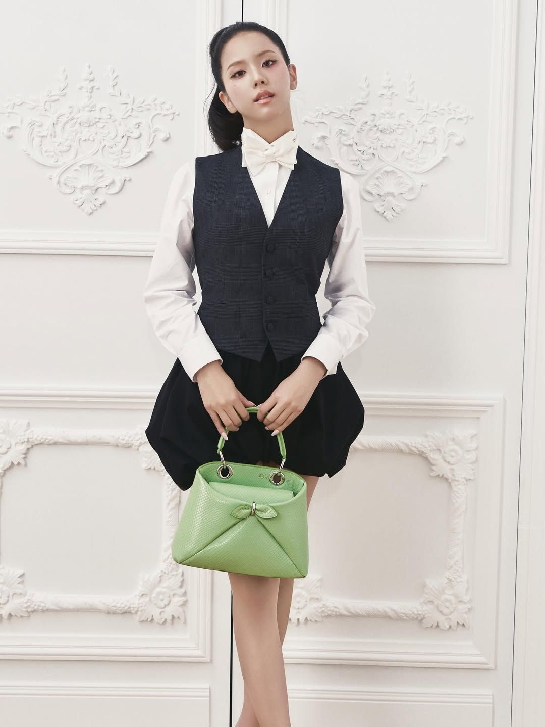 조나선 앤더슨이 첫 컬렉션에서 선보인 디올 백 @dior