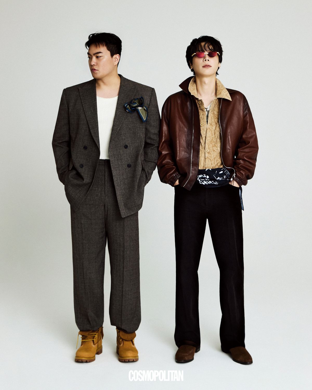 (왼쪽부터, 오명석) 재킷, 팬츠 모두 Lemeteque. 슈즈 Timberland. 이너 톱, 행커치프 스타일리스트 소장품. (정민혁)레더 재킷, 팬츠 모두 Ferragamo. 셔츠 Millo Archive. 팬츠에 묶은 스카프 Gila Archive. 선글라스 Cartier. 목에 건 별 모양 안경 Gentle Monster. 슈즈 Lemeteque. 귀고리 본인 소장품. 이너 톱, 목걸이 체인 스타일리스트 소장품.