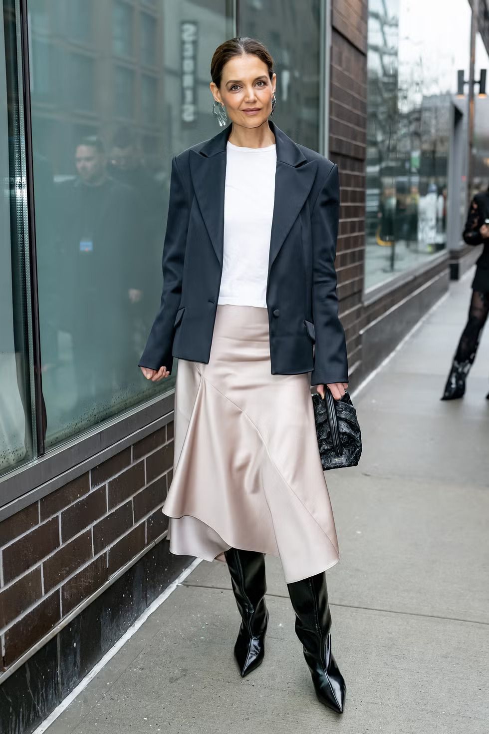 케이티 홈즈가 보여준 블레이저 스마트 캐주얼 룩 | Gilbert Carrasquillo//Getty Images