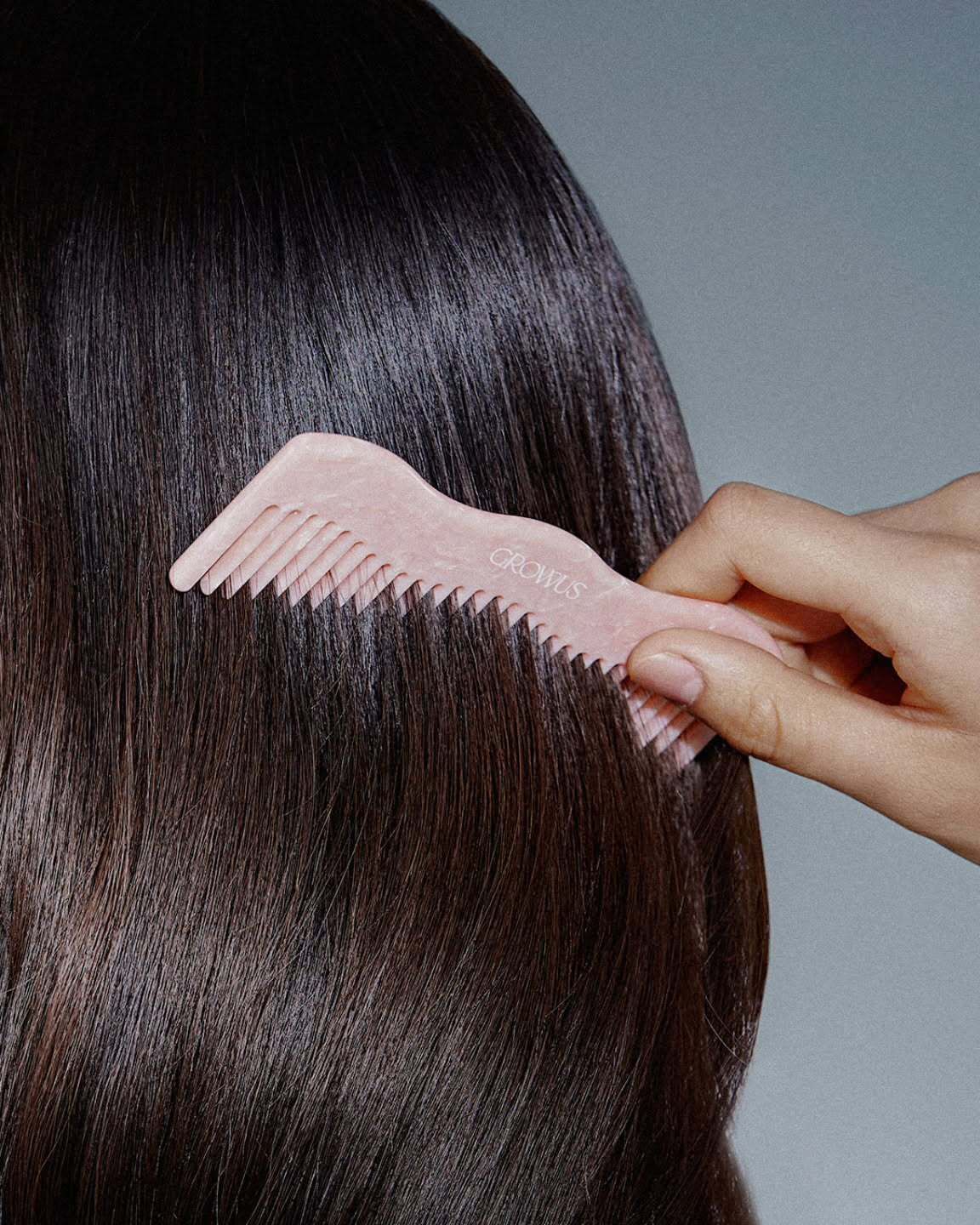 꾸준한 헤어 케어로 매끄러운 머릿결. 인스타그램 @growus.kr