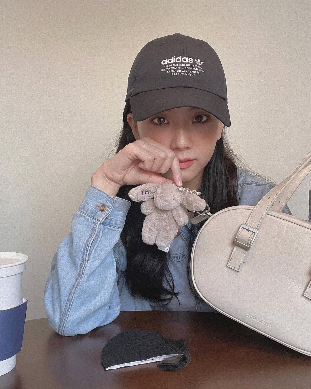 블랙핑크 지수 젤리캣 바쉬풀 버니 | 인스타그램 @sooyaaa__