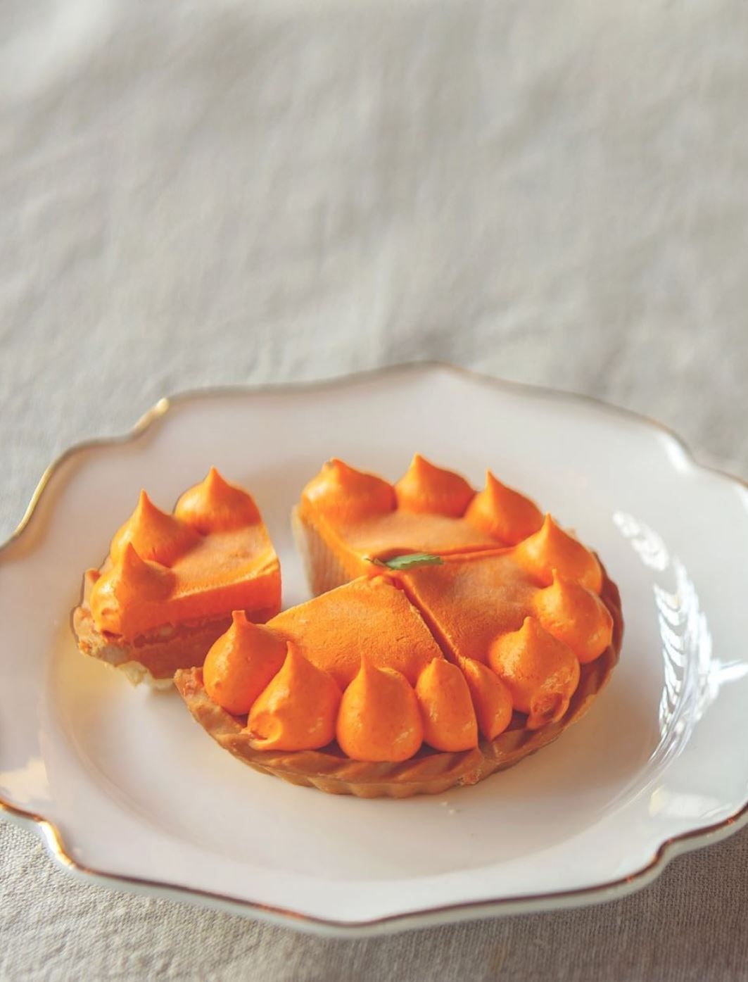 홍시궁의 홍시 디저트와 홍시크림타르트. 인스타그램 @hongsigoong_main_store