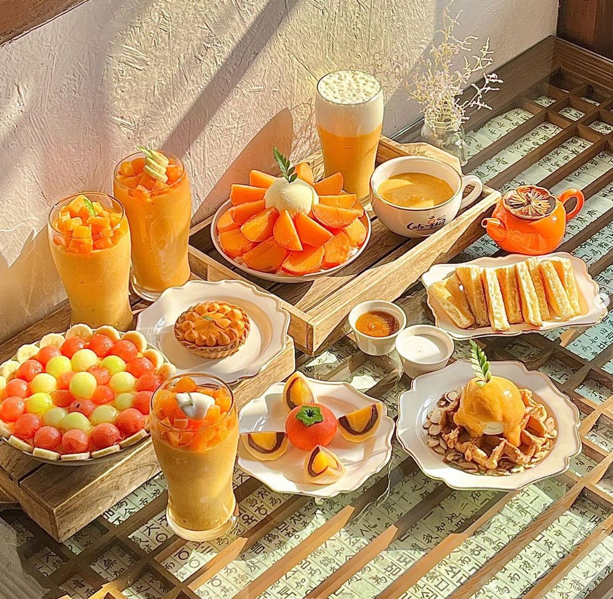 홍시궁의 홍시 디저트와 홍시크림타르트. 인스타그램 @hongsigoong_main_store