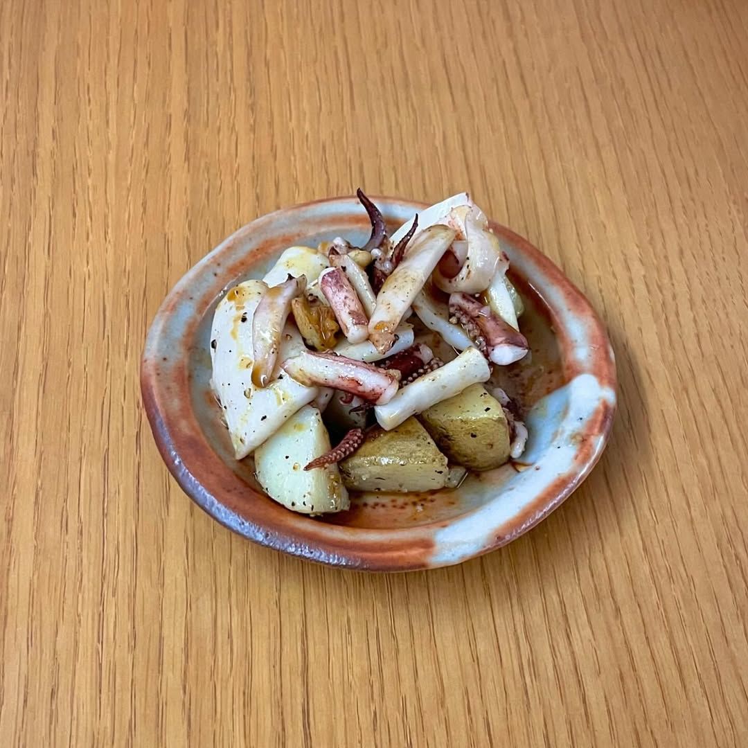 다양한 메뉴를 부담 없는 가격으로 즐기기 좋은 대흥역의 동휴. 인스타그램 @shindonghue