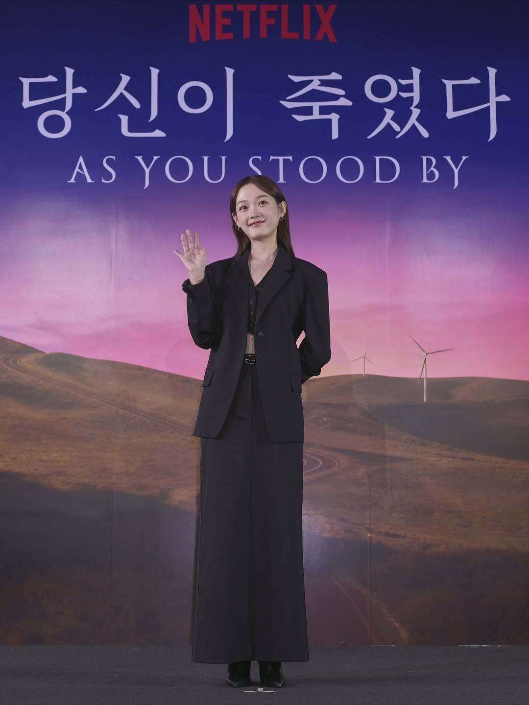 제작발표회 올블랙 룩, 이유미와 전소니. 인스타그램 @netflixkr