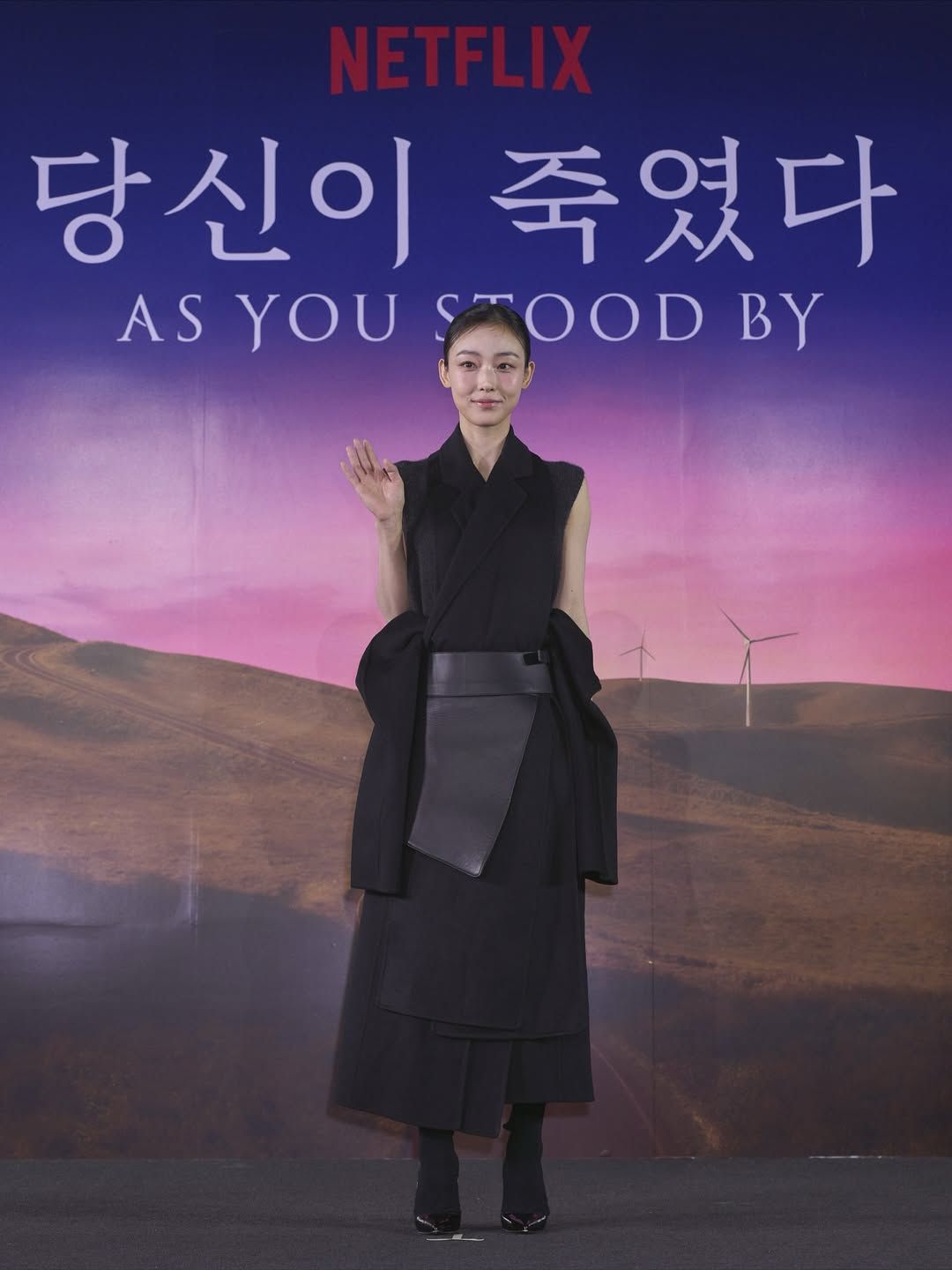 제작발표회 올블랙 룩, 이유미와 전소니. 인스타그램 @netflixkr