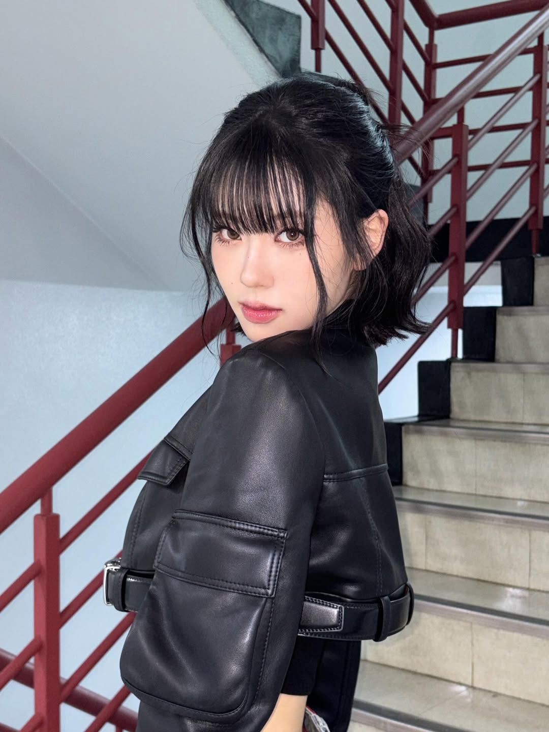 인스타그램 @izna_offcl