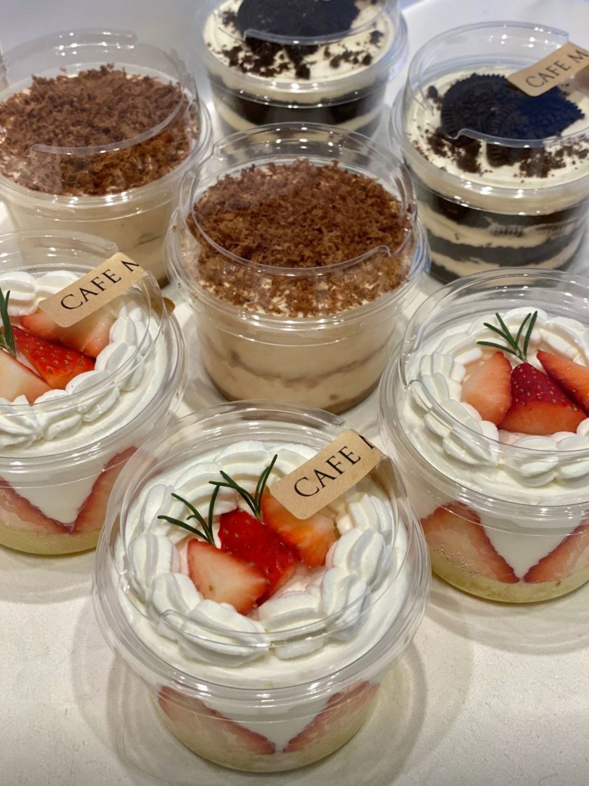 감귤 요거트 생크림 케이크와 보틀 케이크. 네이버지도 카페 모이젠 업체 등록 사진