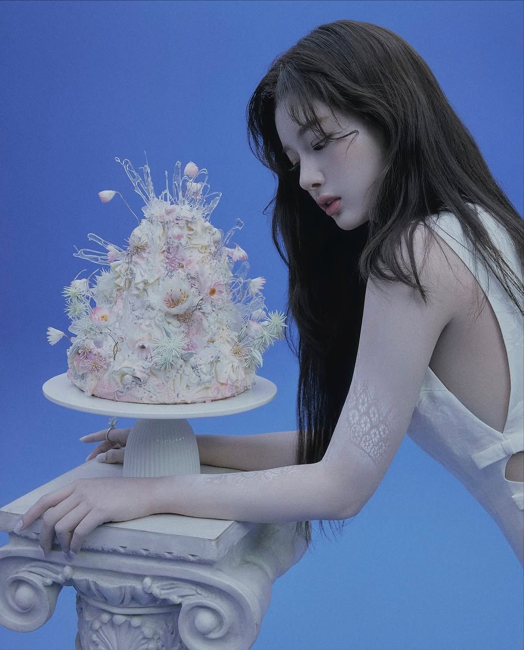 엔믹스와 함께 작업한 미소바케카케. 인스타그램 @misobakecake