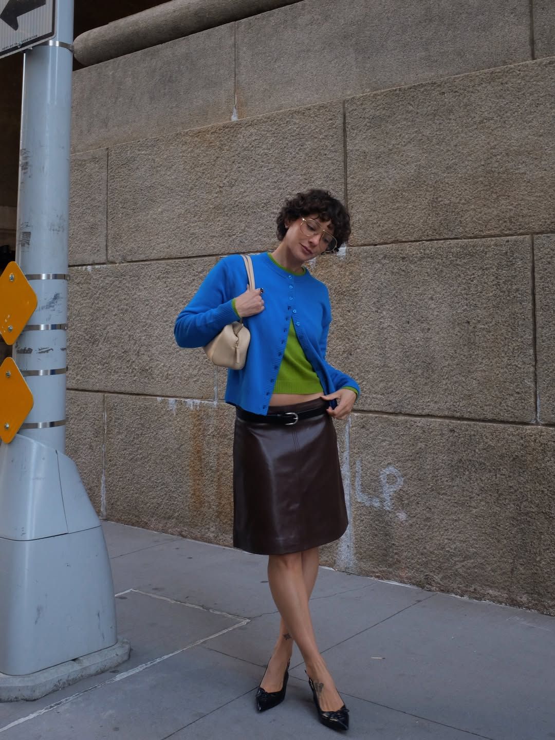 블루와 그린 니트웨어를 믹스매치한 알리샤 코스카렐리. 인스타그램 @alyssainthecity