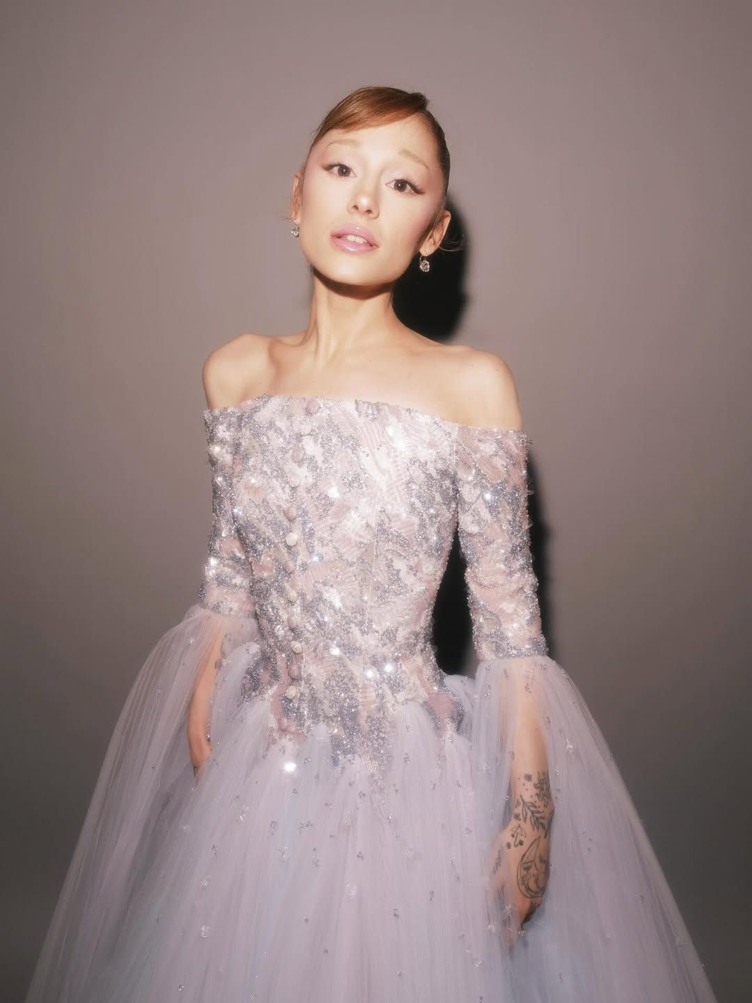 커스텀 드레스를 입은 아리아나 그란데. 인스타그램 @arianagrande